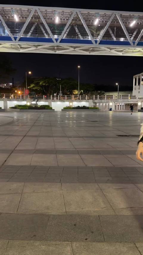 #单依纯下班就这么闪走了#围观下啦，单依纯下班就这么闪走了，可以有啊，我爱了