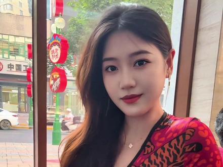 原来我这种爱臭美撒娇每天穿花里胡哨的叫花 孔雀