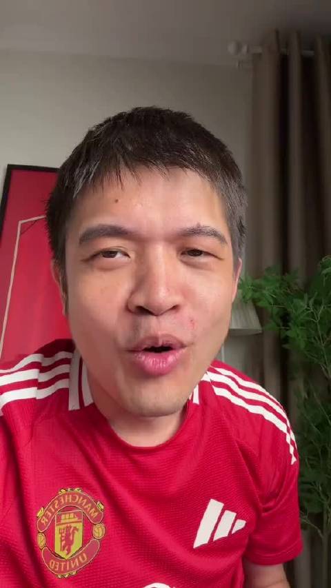 #马竞2比0曼联# 利马赛后那段采访真的看哭了，一个后卫站出来说俱乐部不能只怪教练和球员，这需要多大