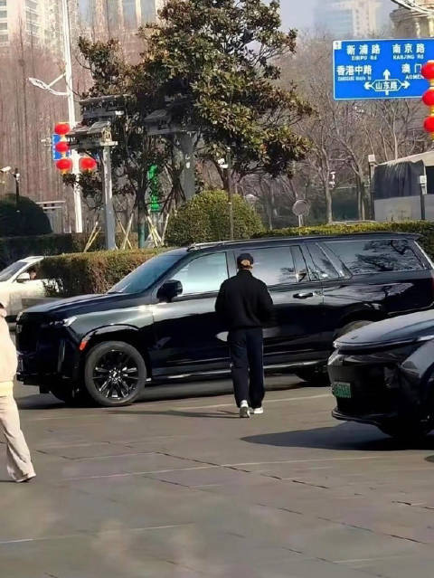 #黄子韬徐艺洋拍了生孩子转场视频#黄子韬谁欺负我老婆了，哈哈哈哈哈😂黄子韬是个护妻狂魔吧