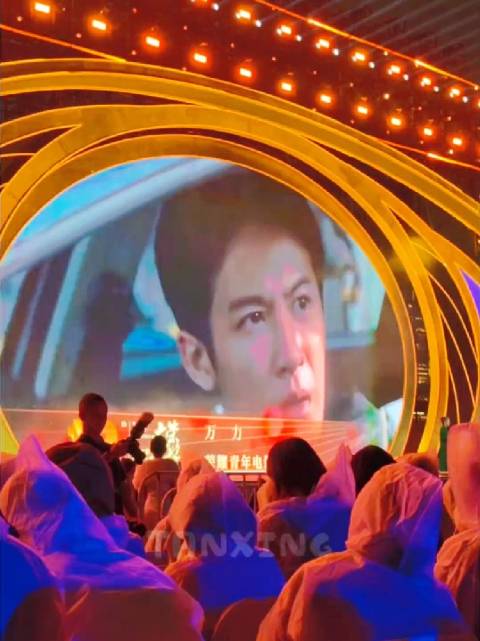 #檀健次[超话]# 丨#第十二届文荣奖获奖名单# 荣光属于导演，也属于台前每一位认真投入的演员。#‍