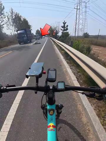 举手之劳，勿以善小而不为…🙋‍♂️🚴