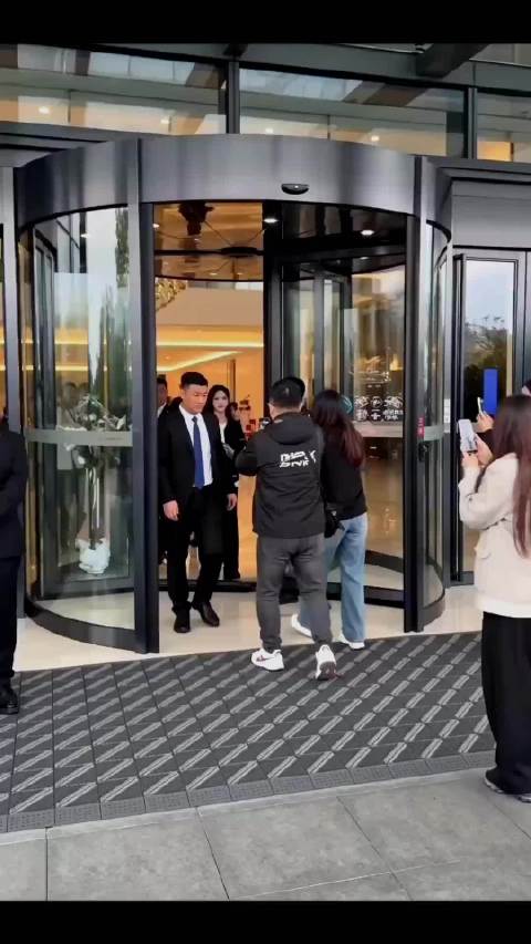 AI演员都有线下路透了，一瞬间有点分不清真假了  ​​​