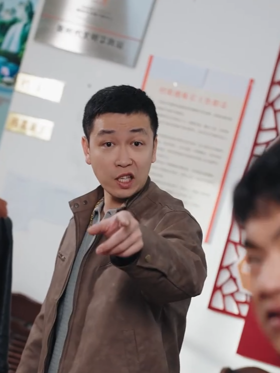 恶霸错把豪门大佬当成村民，一顿暴打惹下滔天大祸