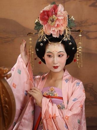 “撷草木为沐，浣千年青丝”