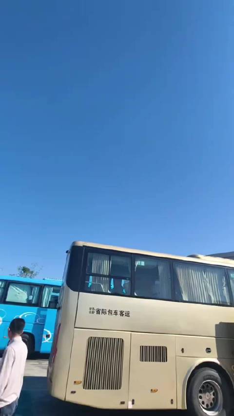 #跳绳成山东小学生国庆出游标配#国庆出游在高速服务区，😱别人堵车是焦虑，山东娃堵车是在“锻炼”？这跳