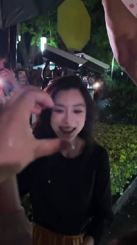 #VOGUE工作人员夸Angelababy#  你们知道遇到angelababy有多幸福吗？永远都那
