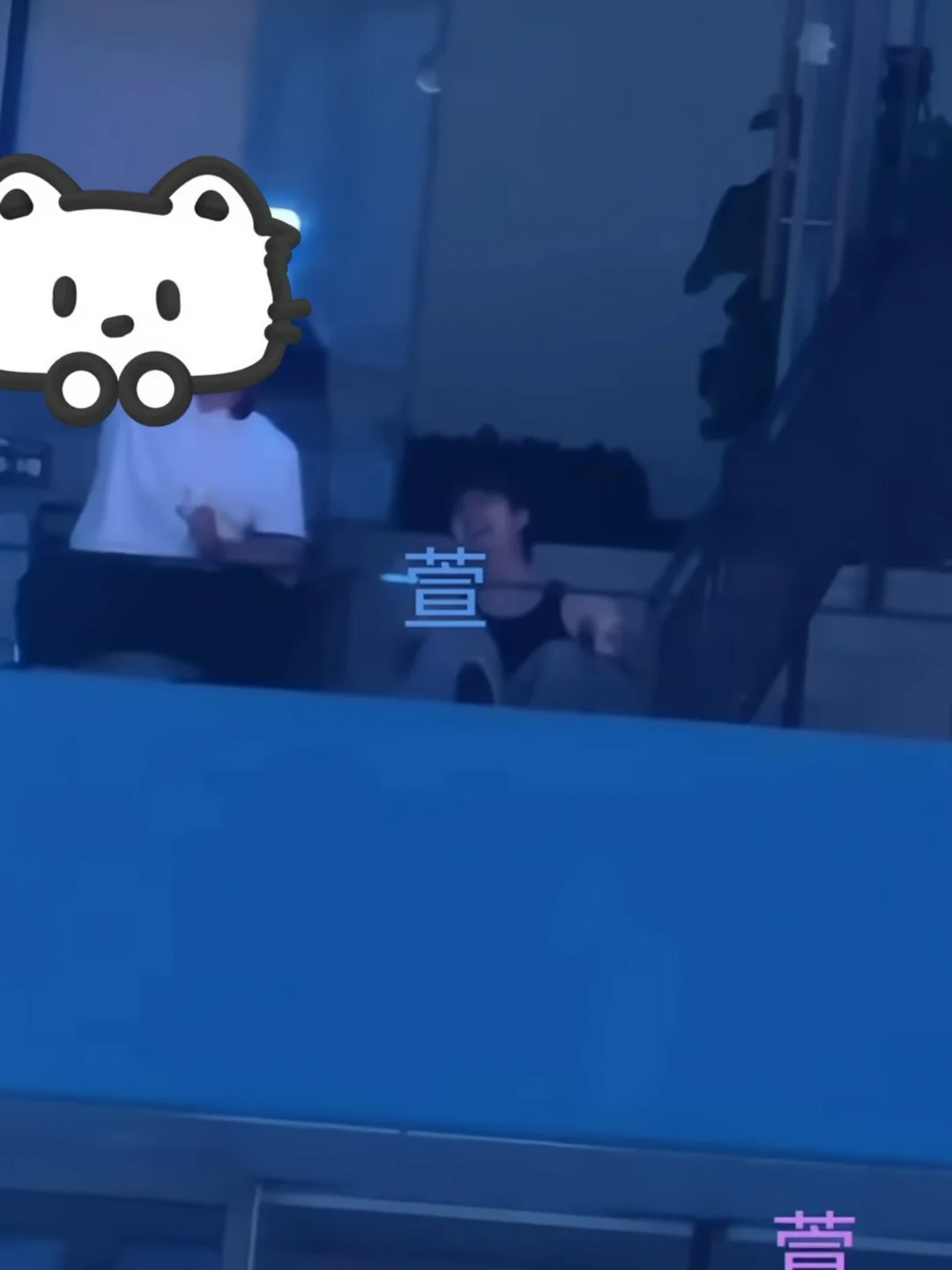 许三岁唱嗨了😂 小jiojio都唱抬起来了